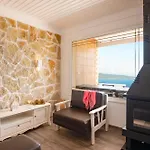 Vilelmina Villa *